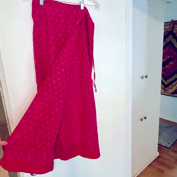Vintage Express 100% Silk Lavender Red Wrap Size 3/4 Maxi Skirt - Picture 2 of 9